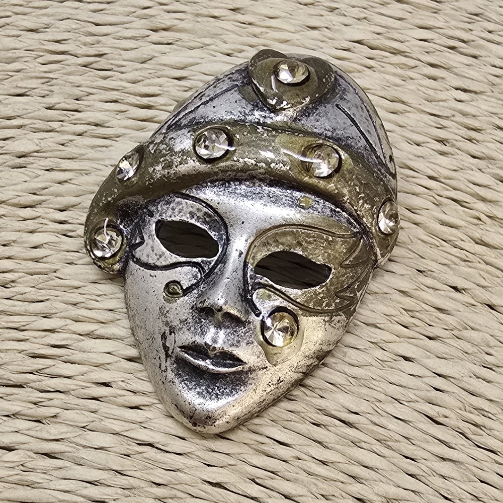 Vintage silver gold tone Mardi Gras mask Venetian‎ Masquerade brooch heart